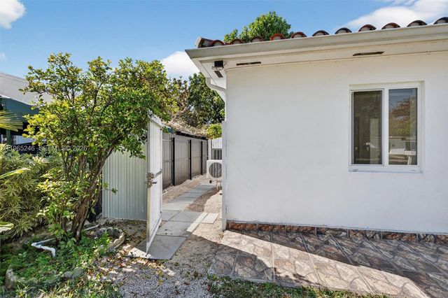 7320 S Waterway Dr A, Miami, FL 33155