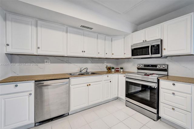 1600 S Ocean Drive 16B, Hollywood, FL 33019