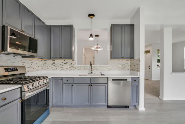 601 W Kristina Lane, Round Lake, IL 60073