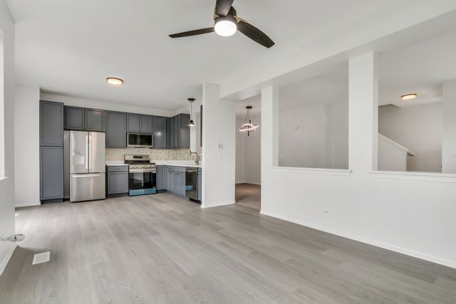 601 W Kristina Lane, Round Lake, IL 60073