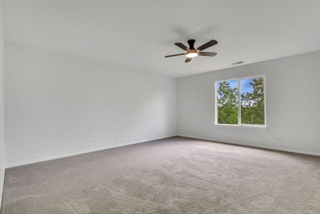 601 W Kristina Lane, Round Lake, IL 60073