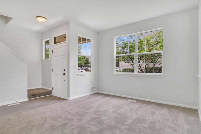 601 W Kristina Lane, Round Lake, IL 60073