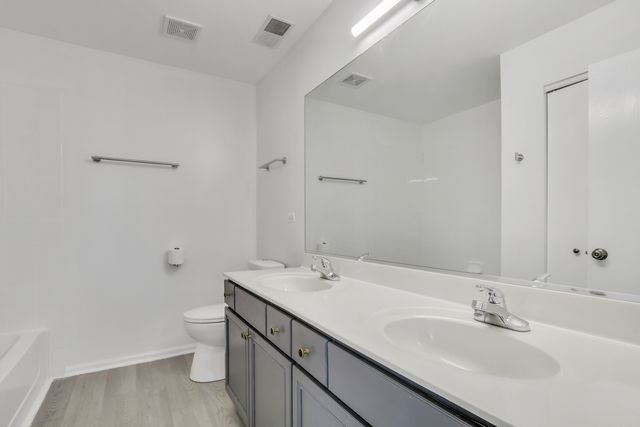 601 W Kristina Lane, Round Lake, IL 60073