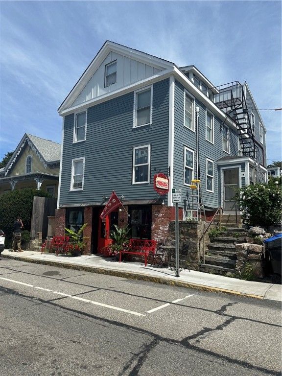 382 Spring Street 1, Newport, RI 02840