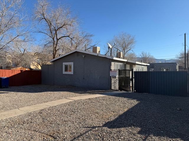 412 Tennessee Street NE, Albuquerque, NM 87108