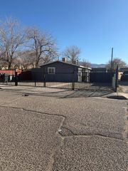 412 Tennessee Street NE, Albuquerque, NM 87108