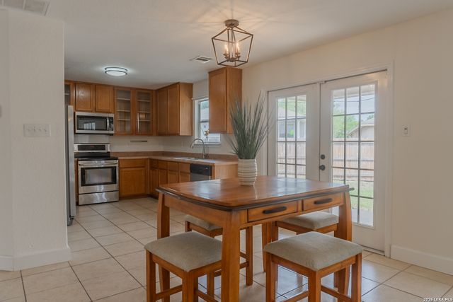 518 Candy Dr, Converse, TX 78109