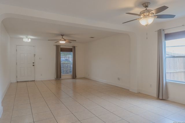 518 Candy Dr, Converse, TX 78109