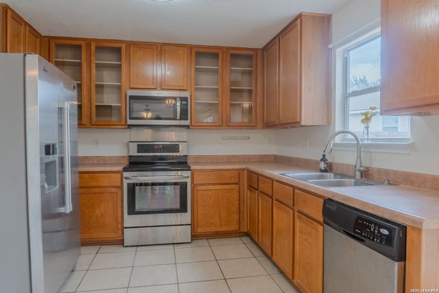 518 Candy Dr, Converse, TX 78109