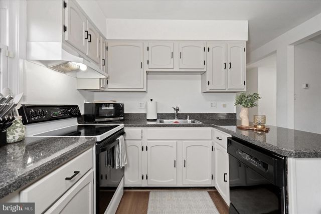 1611 W WILLOW RUN DR, Wilmington, DE 19805