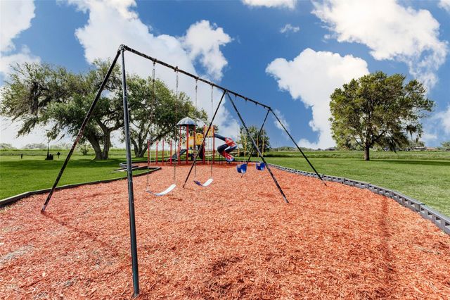 913 Buffalo Trail, Angleton, TX 77516