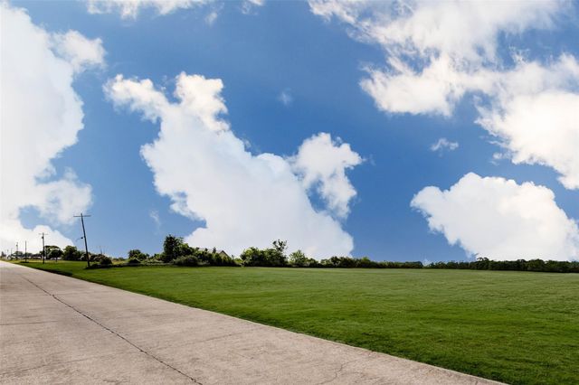 913 Buffalo Trail, Angleton, TX 77516