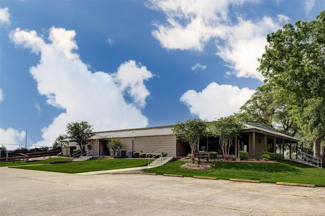 913 Buffalo Trail, Angleton, TX 77516