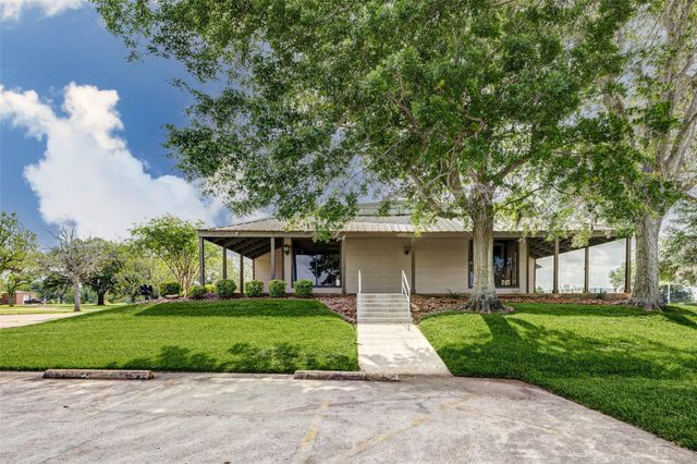 913 Buffalo Trail, Angleton, TX 77516