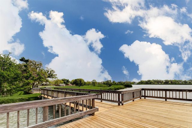 913 Buffalo Trail, Angleton, TX 77516