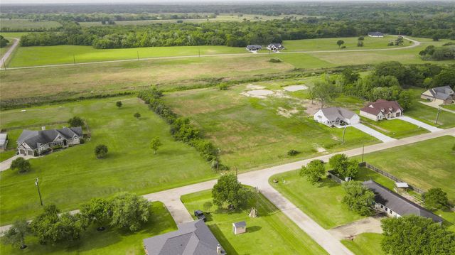 913 Buffalo Trail, Angleton, TX 77516