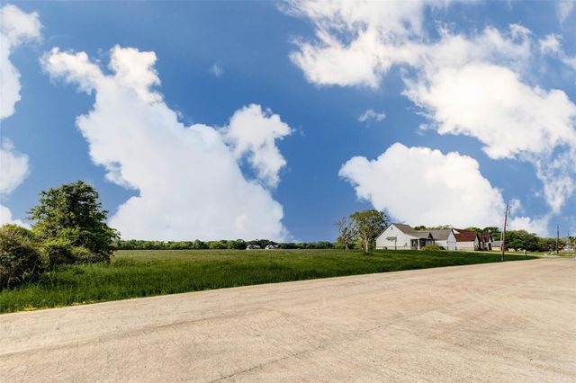 913 Buffalo Trail, Angleton, TX 77516