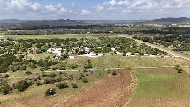 10965 FM 470, Tarpley, TX 78883