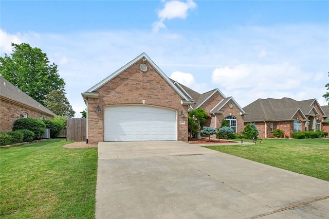 4005 Lyndale Drive, Rogers, AR 72758