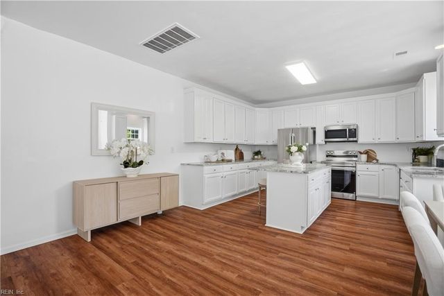 1752 Schooner Strait CT, Virginia Beach, VA 23453