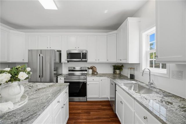 1752 Schooner Strait CT, Virginia Beach, VA 23453