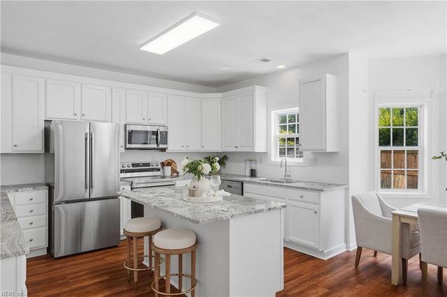 1752 Schooner Strait CT, Virginia Beach, VA 23453