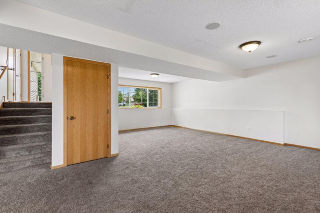 2431 Big Oak Lane, Mayer, MN 55360