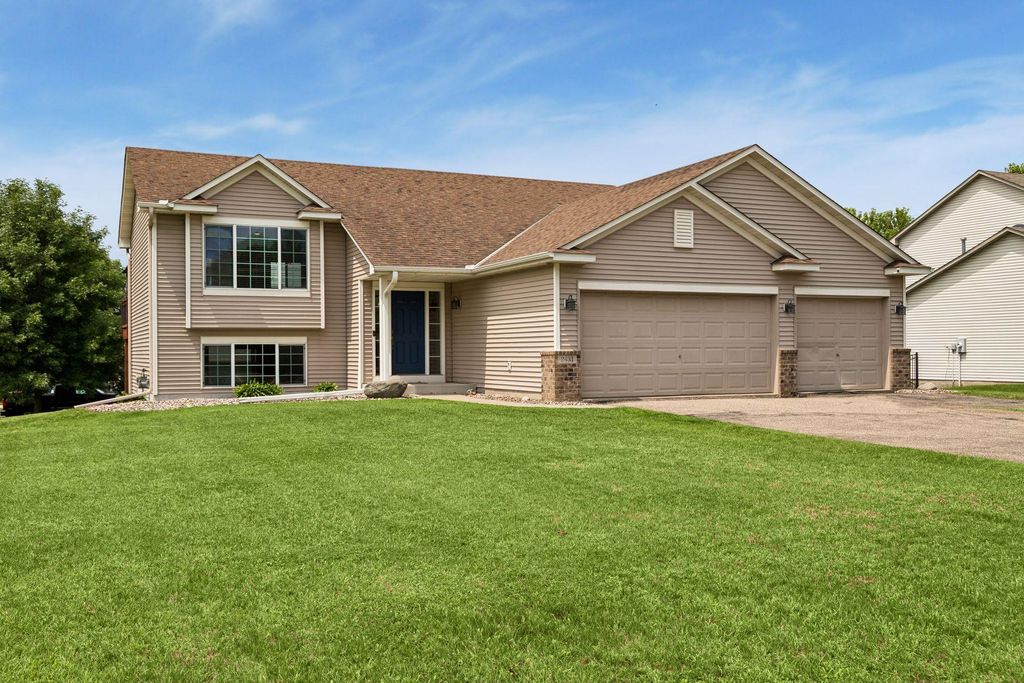 2431 Big Oak Lane, Mayer, MN 55360