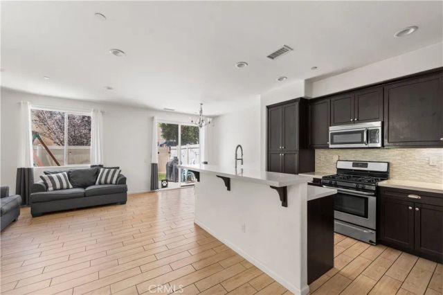 7611 N Honor, Van Nuys, CA 91405