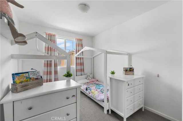 7611 N Honor, Van Nuys, CA 91405