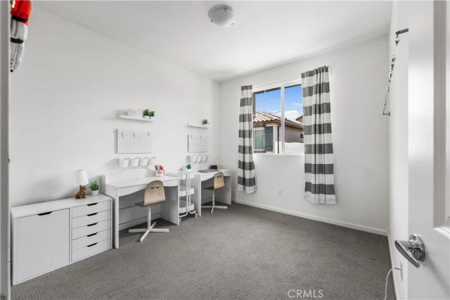 7611 N Honor, Van Nuys, CA 91405
