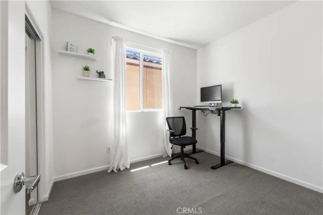 7611 N Honor, Van Nuys, CA 91405