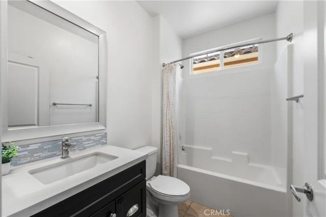 7611 N Honor, Van Nuys, CA 91405