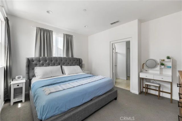 7611 N Honor, Van Nuys, CA 91405