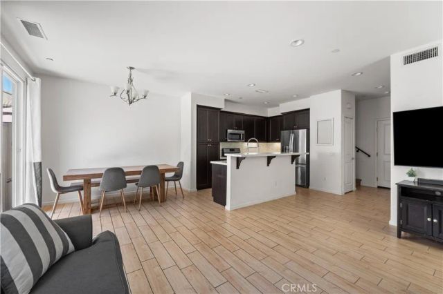 7611 N Honor, Van Nuys, CA 91405