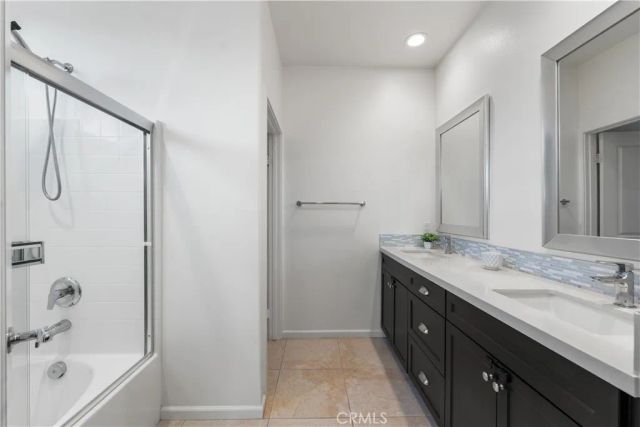 7611 N Honor, Van Nuys, CA 91405