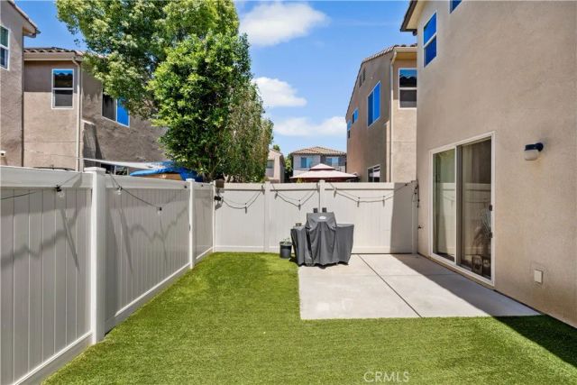 7611 N Honor, Van Nuys, CA 91405