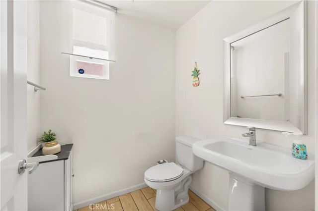 7611 N Honor, Van Nuys, CA 91405