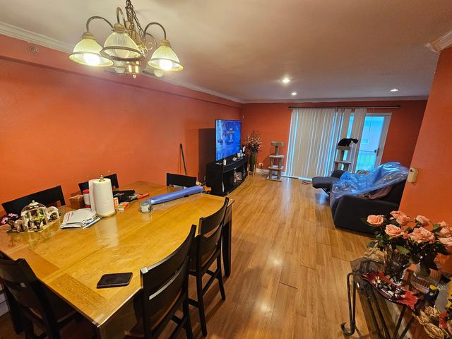 1910 W Hatherleigh Court 2E, Mount Prospect, IL 60056