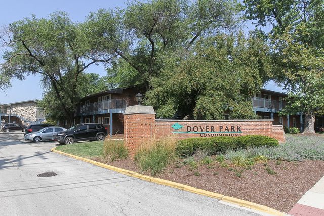 1910 W Hatherleigh Court 2E, Mount Prospect, IL 60056