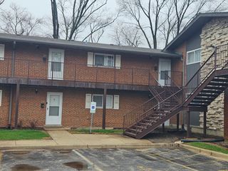 1910 W Hatherleigh Court 2E, Mount Prospect, IL 60056