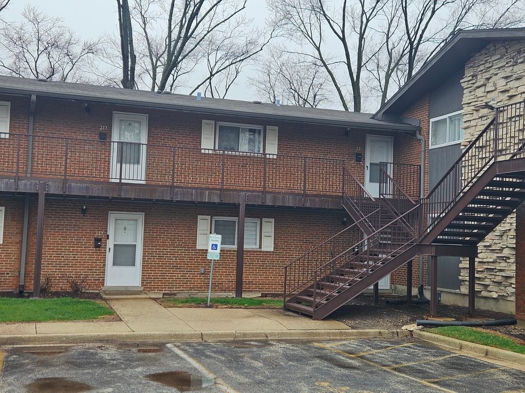 1910 W Hatherleigh Court 2E, Mount Prospect, IL 60056