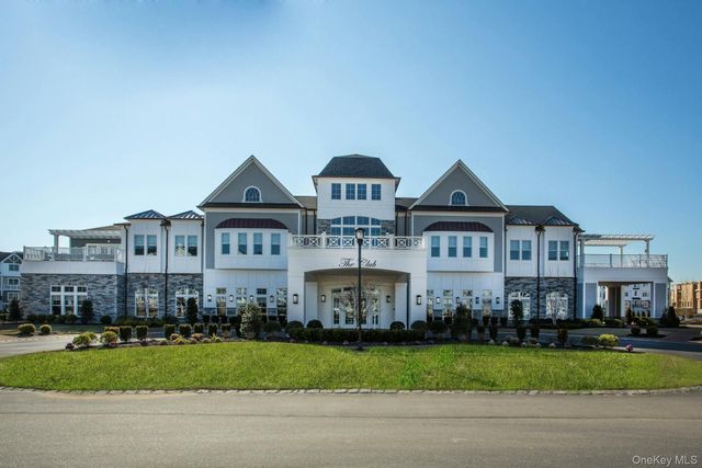 18304 Aspenwood Drive 239, Plainview, NY 11803