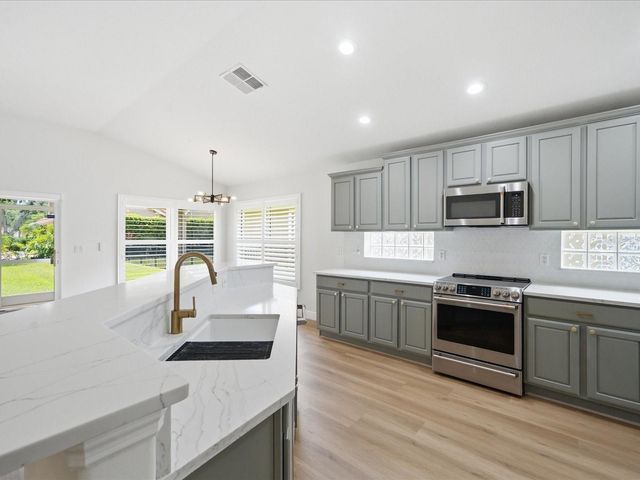 18921 PLACE MARQUETTE, Lutz, FL 33558