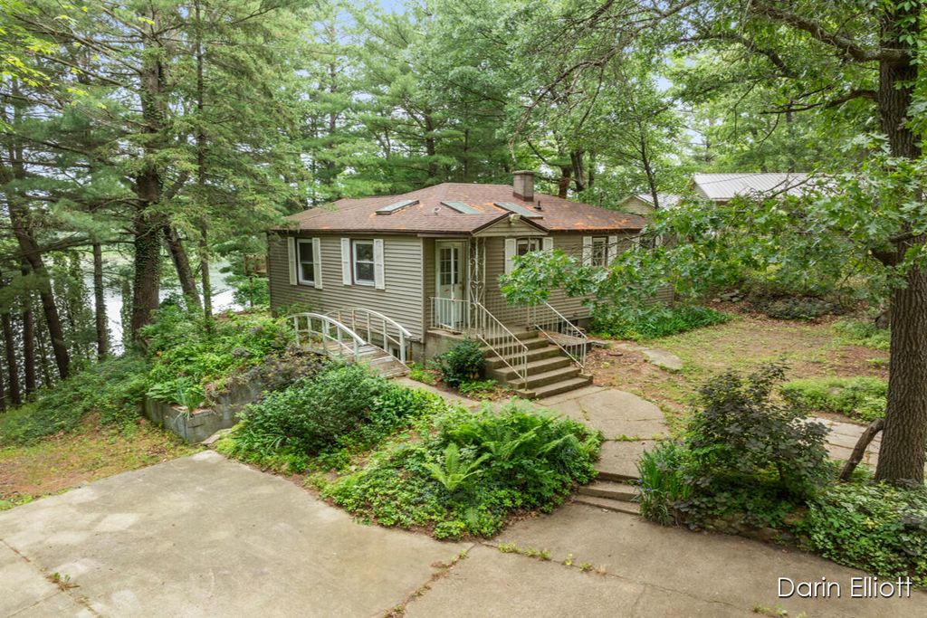 7985 Island View Drive, Newaygo, MI 49337