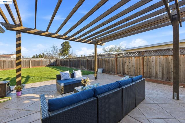 32301 Ruth Ct, Union City, CA 94587