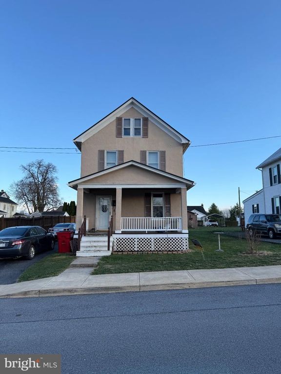 111 W 5TH AVE, Ranson, WV 25438