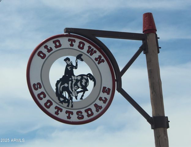 7837 E CRESTWOOD Way, Scottsdale, AZ 85250