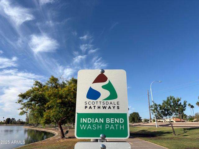 7837 E CRESTWOOD Way, Scottsdale, AZ 85250