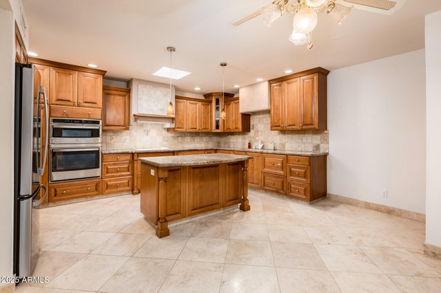 7837 E CRESTWOOD Way, Scottsdale, AZ 85250